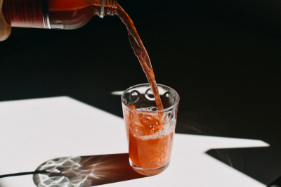 Czy kombucha jest zdrowa? Oto dlaczego piję ją codziennie i co sądzi o tym ekspertka