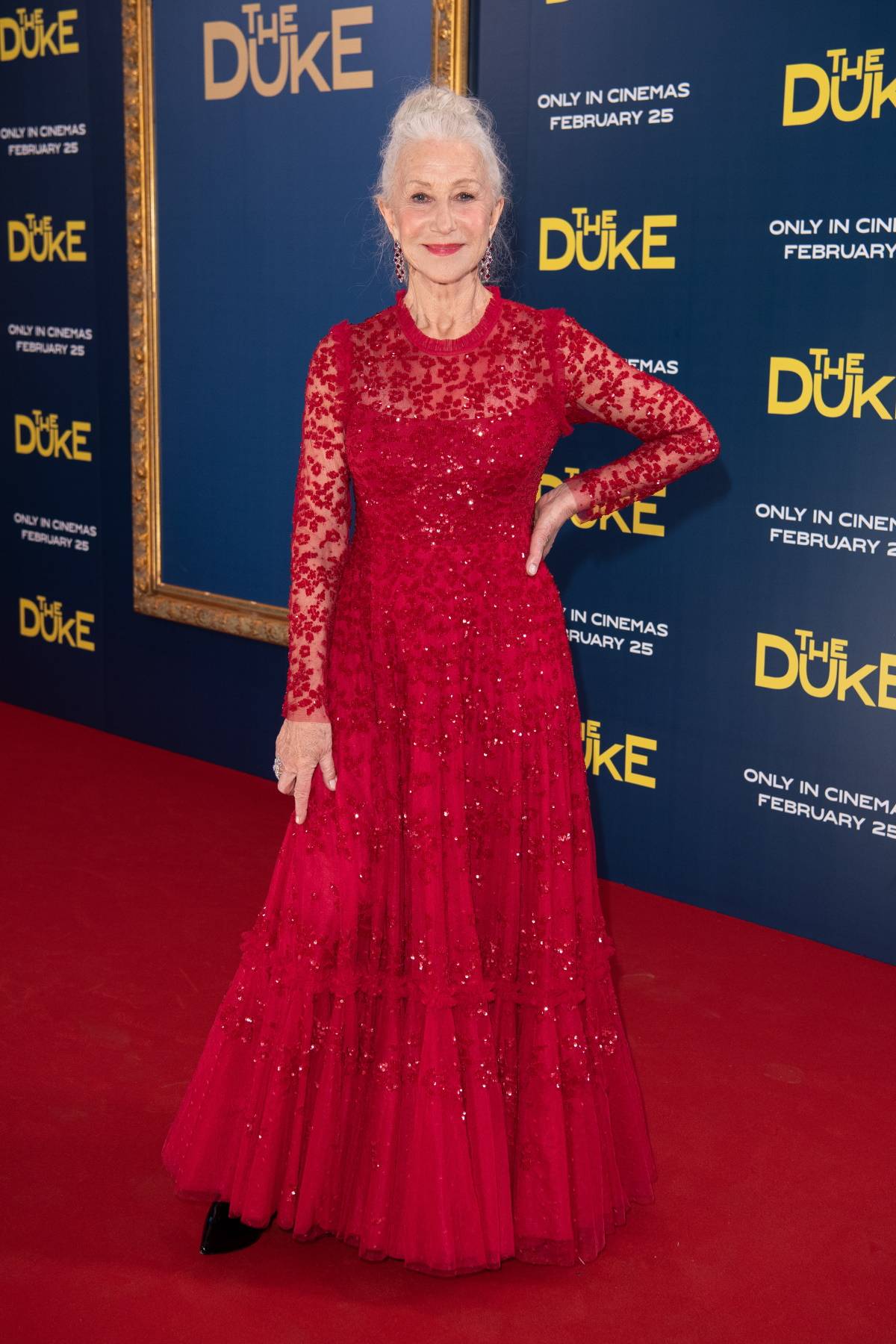 Na londyńskiej premierze filmu „Książę” w cekinowej kreacji marki Needle & Thread