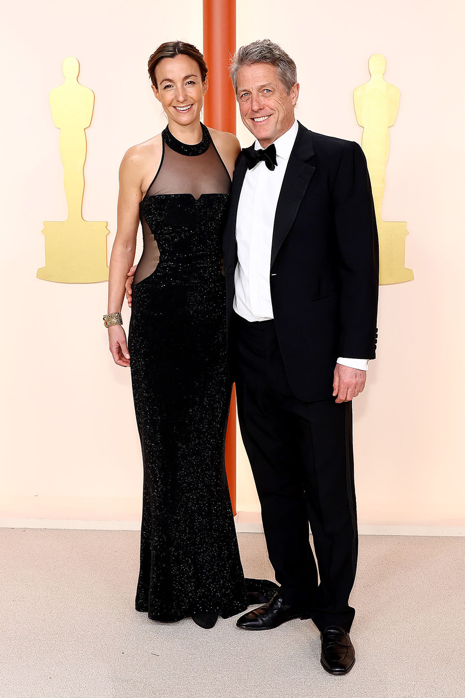Hugh Grant i Anna Elisabet Eberstein na Oscarach w 2023 roku (Fot. Arturo Holmes/Getty Images)