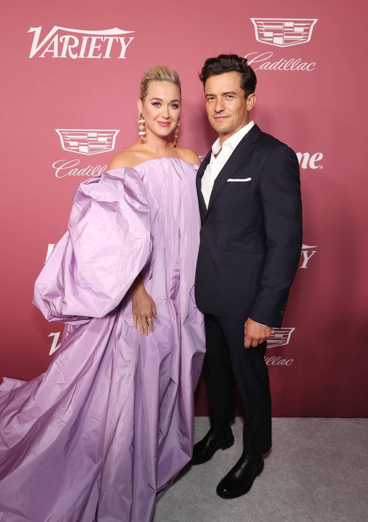 Katy Perry i Orlando Bloom w dopasowanych białych stylizacjach. Katy Perry i Orlando Bloom w modzie są tak samo zgodni, jak w życiu. Podczas wakacji w Chorwacji, wybrali dopasowane stylizacje.