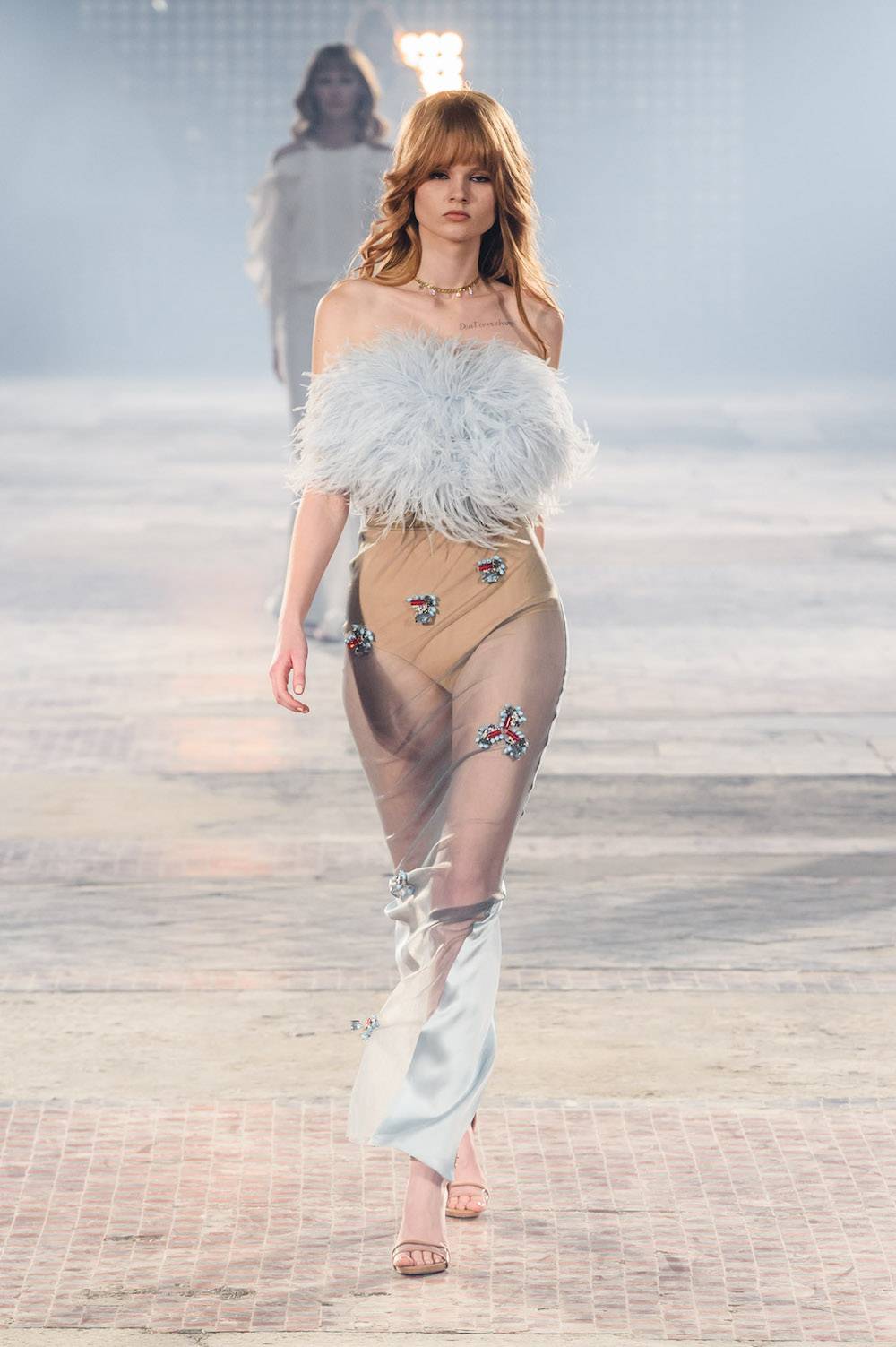 Diwa z lat 60. (Fot. Filip Okopny/Fashion Images)