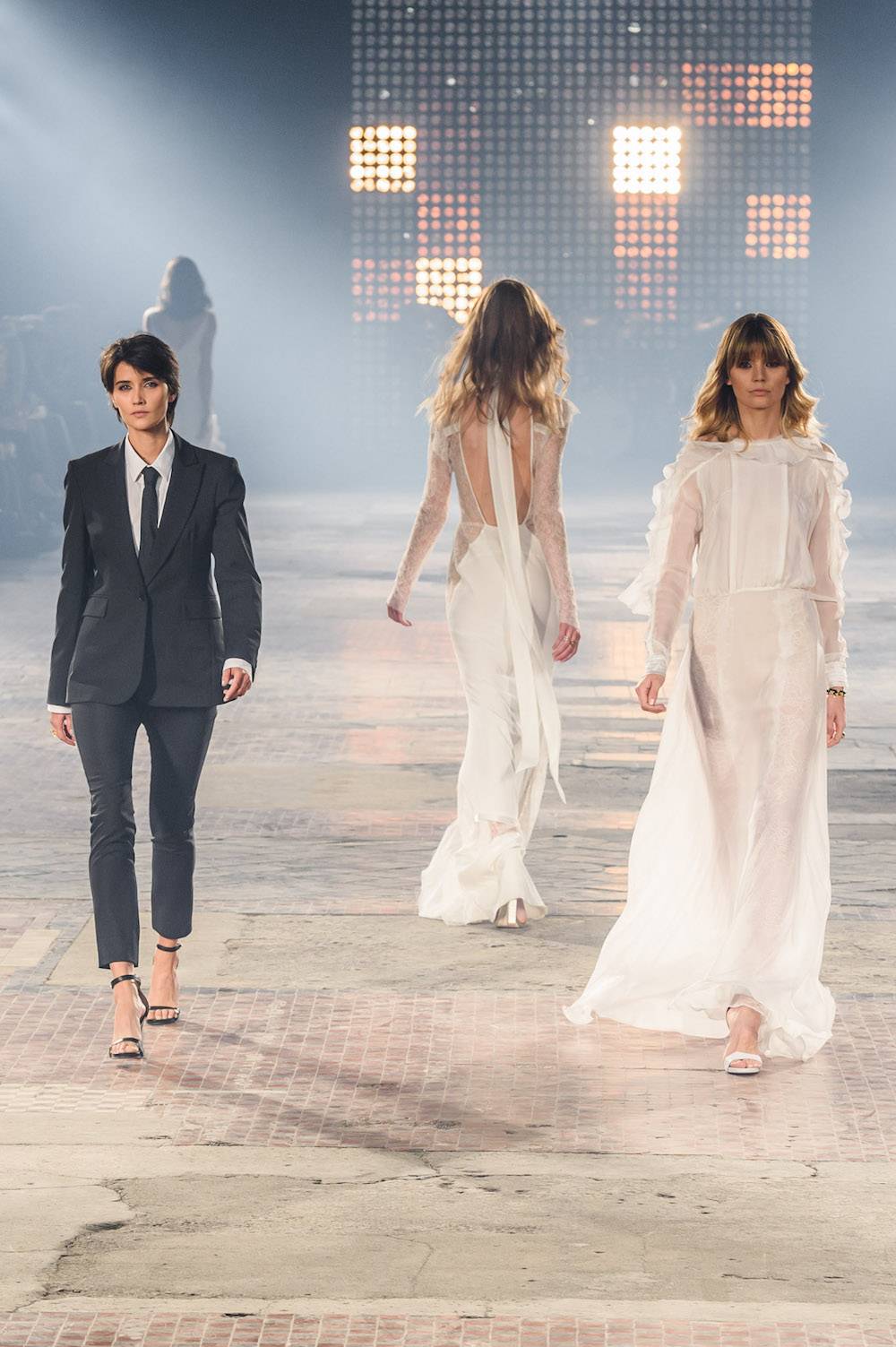 Dwie panny młode? (Fot. Filip Okopny/Fashion Images)