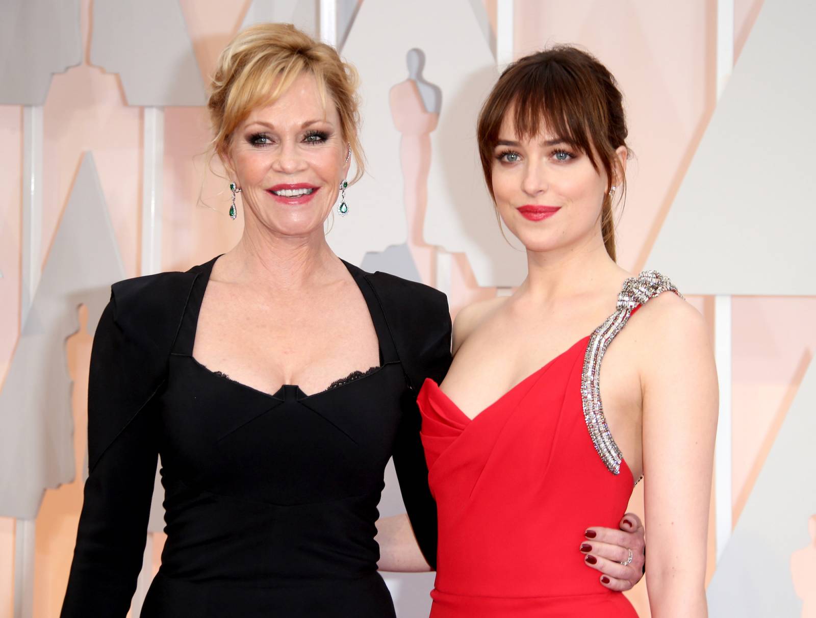 Z mamą Melanie Griffith (Fot. Getty Images)