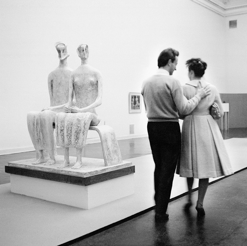 Tadeusz Rolke, Zachęta, wystawa Henryego Moorea, Warszawa,1960, Fot. dzięki uprzejmości Galerii Le Guern i artysty