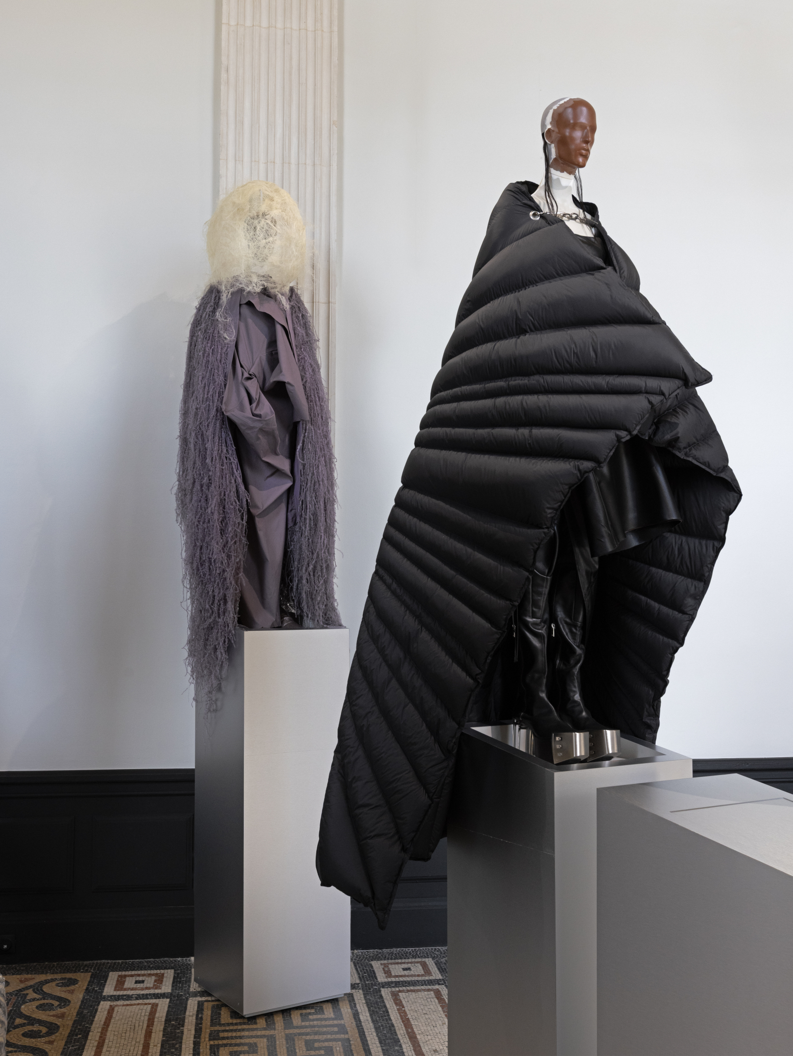 Wystawa „Rick Owens. Temple of Love” w Palais Galliera w Paryżu (Fot. ©Gautier Deblonde, Palais Galliera/Paris Musées)