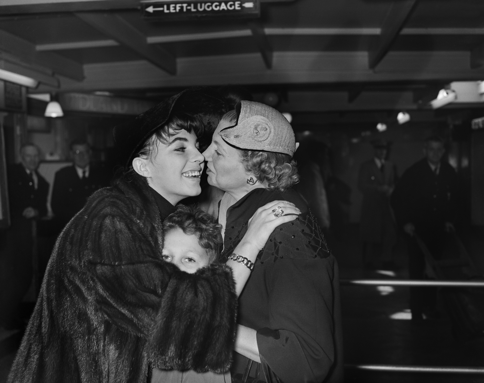 Joan Collins z mamą (Fot. Evening Standard/Hulton Archive/Getty Images)