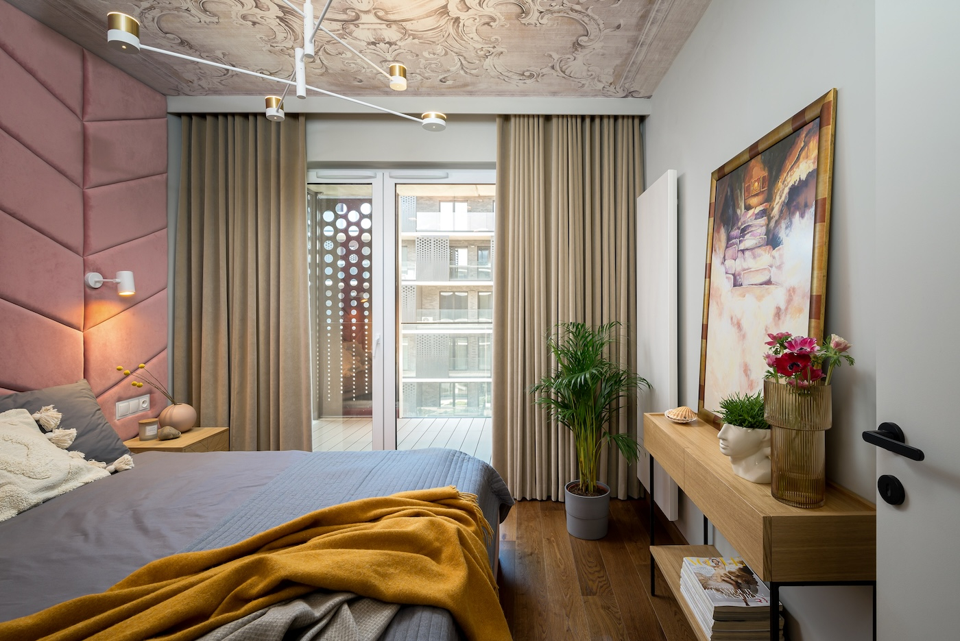Sypialnia apartamentu we Wrocławiu.