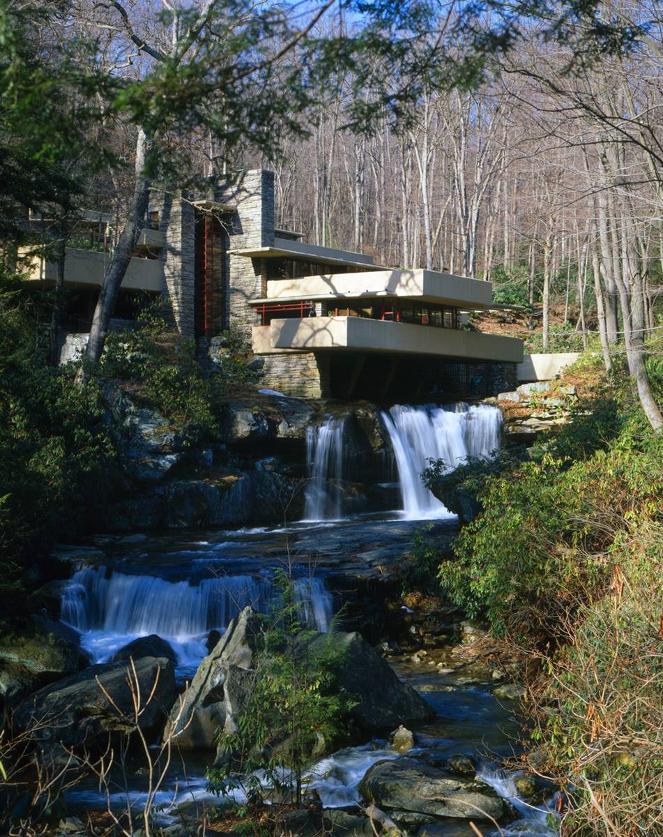 Dom Fallingwater projektu Franka Lloyda Wrighta