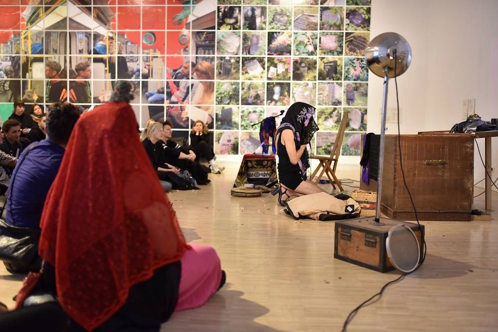 Performans Valentine Tanz/Vala T. Foltyn (Fot. Maciej Krajewski/Galeria Miejska Arsenał w Poznaniu)