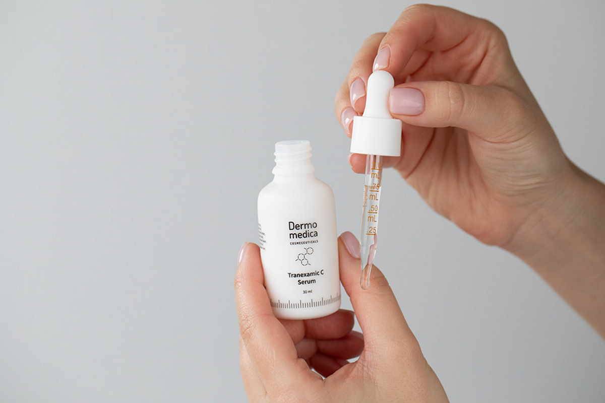 10 najlepszych serum z witaminą C według kosmetologa Topestetic.