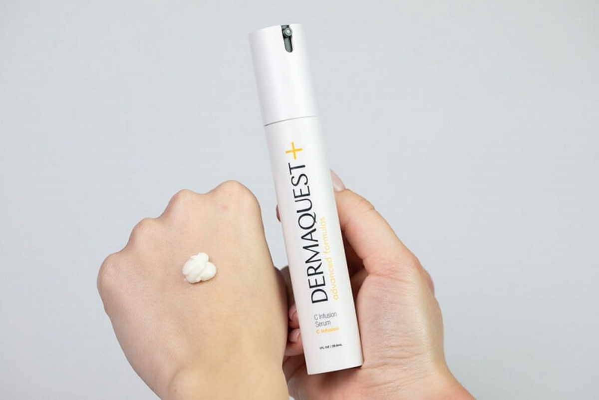 10 najlepszych serum z witaminą C według kosmetologa Topestetic.